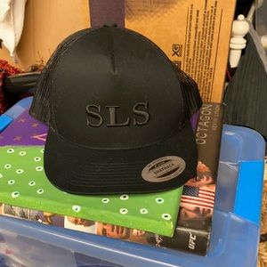 SnapBack Black on black SLS